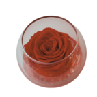 Flowercube Rossa Boccia Fondo Effetto Pietra 8 cm con rosa stabilizzata e base naturale, ideale per decorare piccoli spazi con eleganza.